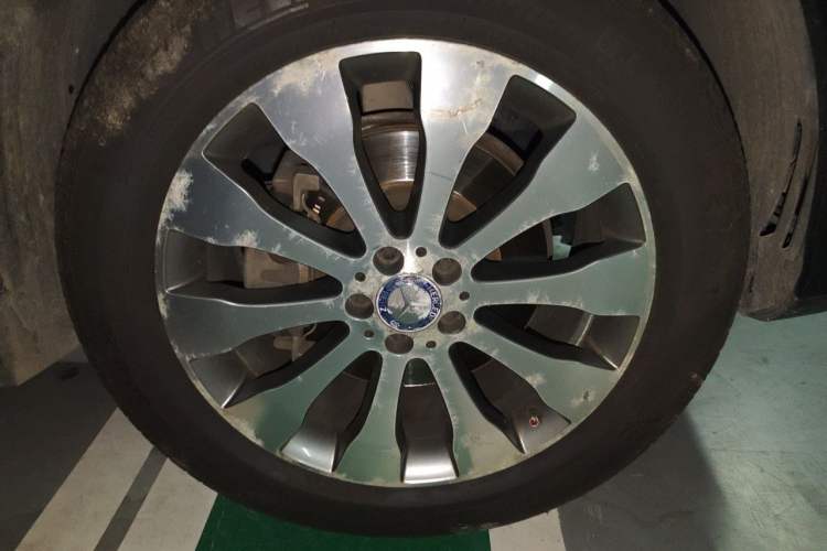 Used Mercedes-Benz GLS 2016 GLS 400 4MATIC Dynamic Model Right Front Wheel Hub