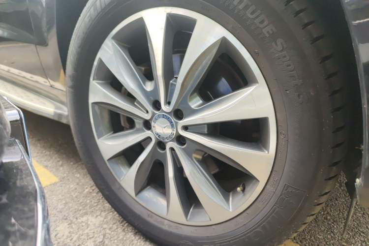 Used Mercedes-Benz GLS 2016 GLS 400 4MATIC Dynamic Model Right Front Wheel Hub