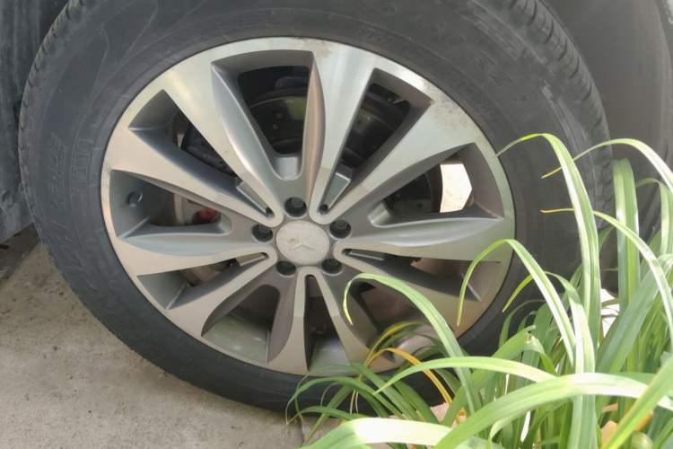 Used Mercedes-Benz GLS 2016 GLS 400 4MATIC Dynamic Model Right Front Wheel Hub
