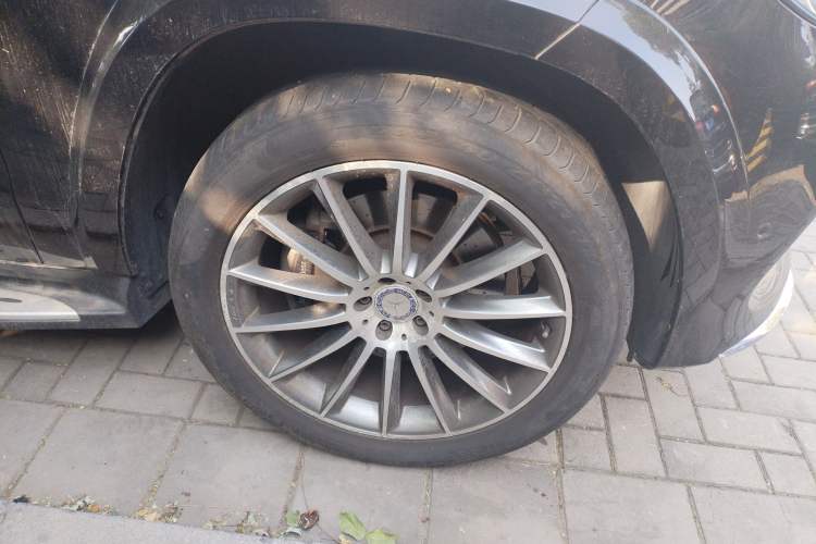 Used Mercedes-Benz GLS 2016 GLS 500 4MATIC Right Front Wheel Hub