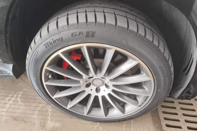 Used Mercedes-Benz GLS 2016 GLS 500 4MATIC Right Front Wheel Hub