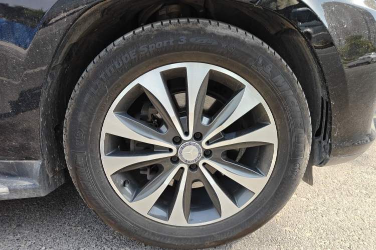 Used Mercedes-Benz GLS 2016 GLS 400 4MATIC Dynamic Model Right Front Wheel Hub