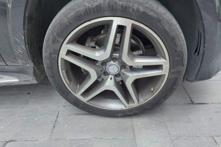 Used Mercedes-Benz GLS 2016 GLS 400 4MATIC Luxury Model Right Front Wheel Hub