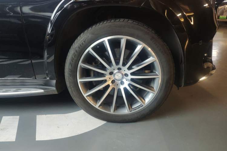 Used Mercedes-Benz GLS 2016 GLS 500 4MATIC Right Front Wheel Hub