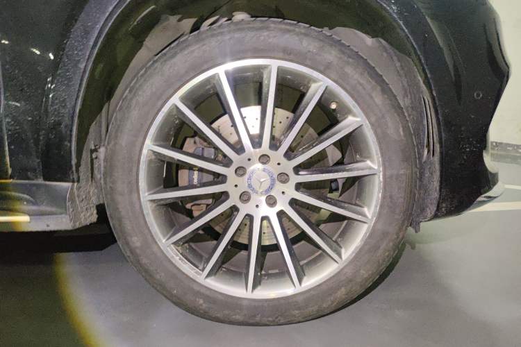 Used Mercedes-Benz GLS 2016 GLS 500 4MATIC Right Front Wheel Hub