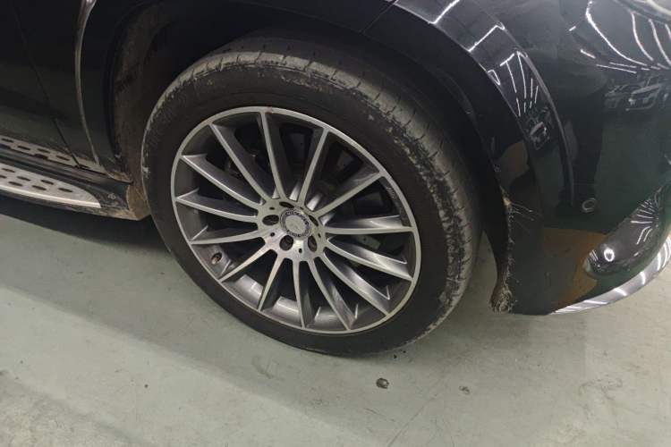 Used Mercedes-Benz GLS 2016 GLS 500 4MATIC Right Front Wheel Hub