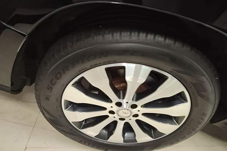 Used Mercedes-Benz GLS 2016 GLS 400 4MATIC Dynamic Model Right Rear Wheel Hub