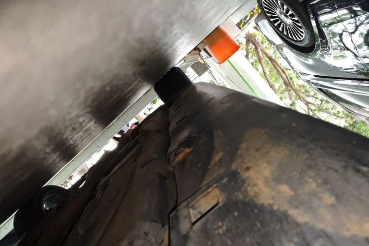 Used Mercedes-Benz GLS 2016 GLS 400 4MATIC Dynamic Model Right Side Sill