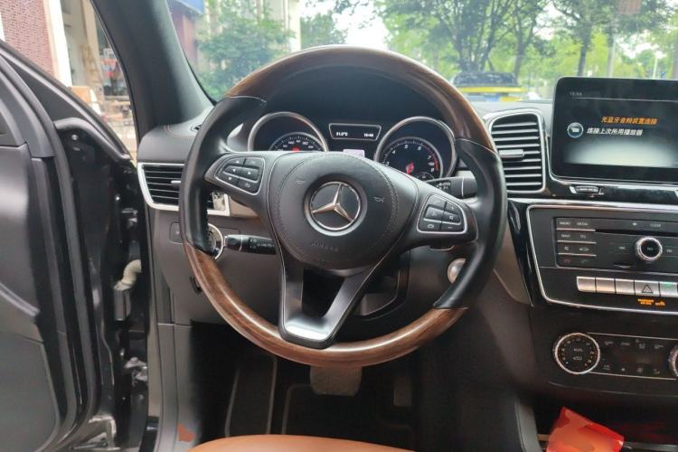 Used Mercedes-Benz GLS 2016 GLS 400 4MATIC Luxury Model Steering Wheel