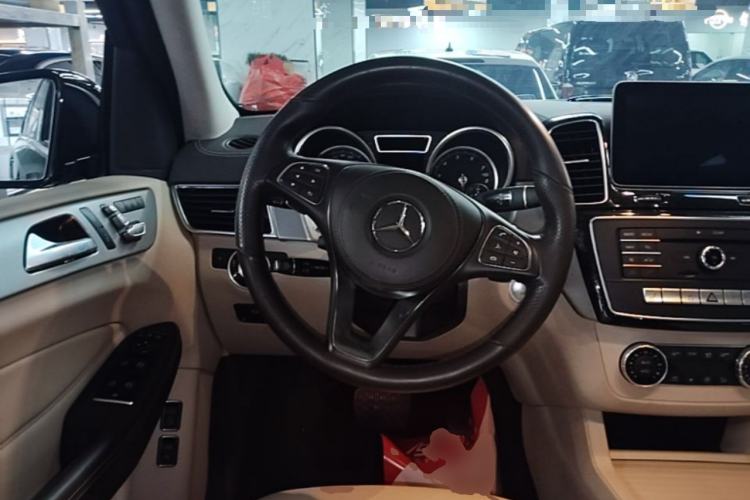 Used Mercedes-Benz GLS 2016 GLS 400 4MATIC Dynamic Model Steering Wheel