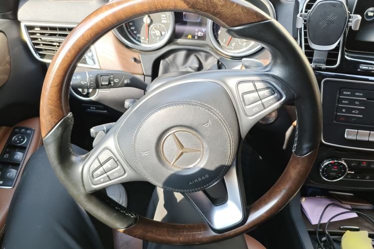 Used Mercedes-Benz GLS 2016 GLS 400 4MATIC Luxury Model Steering Wheel