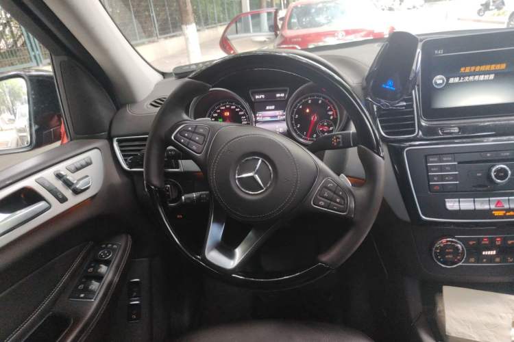 Used Mercedes-Benz GLS 2016 GLS 400 4MATIC Dynamic Model Steering Wheel
