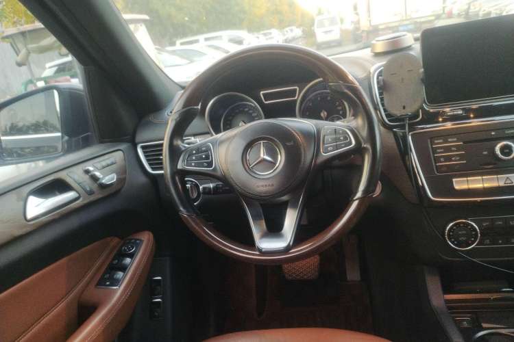 Used Mercedes-Benz GLS 2016 GLS 400 4MATIC Luxury Model Steering Wheel