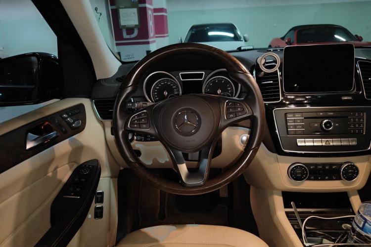 Used Mercedes-Benz GLS 2016 GLS 400 4MATIC Luxury Model Steering Wheel
