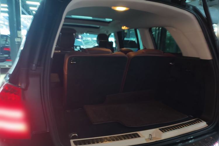 Used Mercedes-Benz GLS  Trunk
