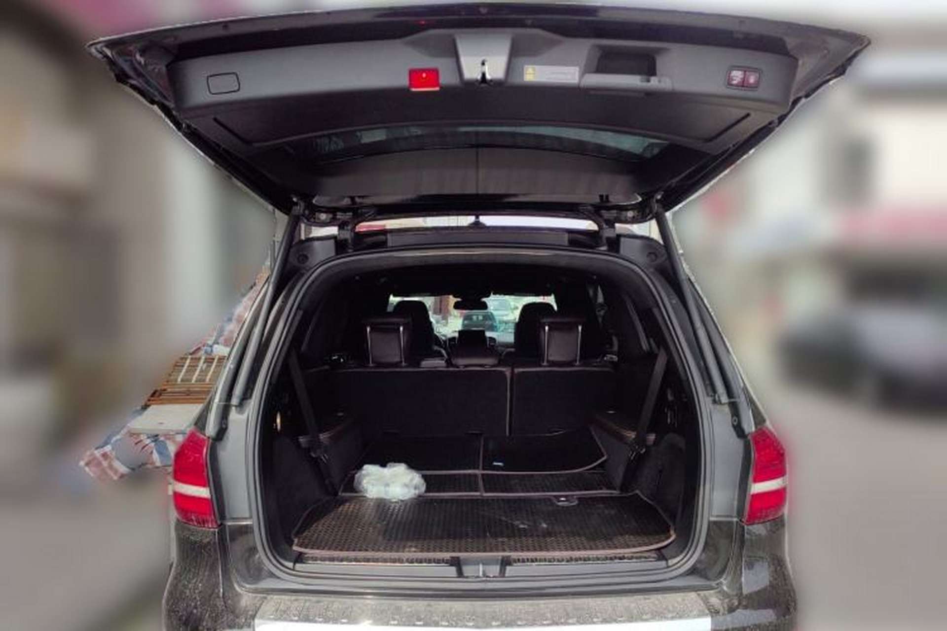 Used Mercedes-Benz GLS  Trunk