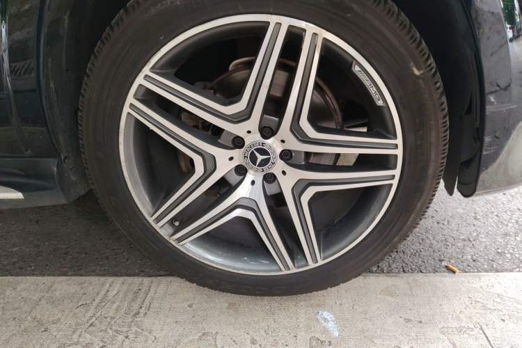 Used Mercedes-Benz GLS  Right Front Wheel Hub