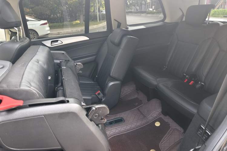 Used Mercedes-Benz GLS 2016 GLS 400 4MATIC Dynamic Model Interior 10