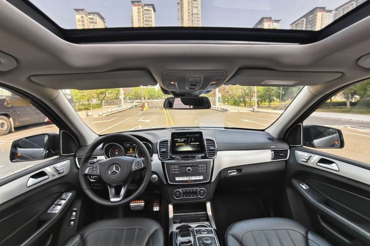 Used Mercedes-Benz GLS 2016 GLS 400 4MATIC Dynamic Model Interior 2