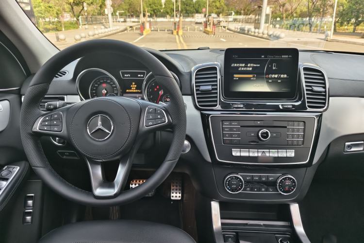 Used Mercedes-Benz GLS 2016 GLS 400 4MATIC Dynamic Model Interior 3