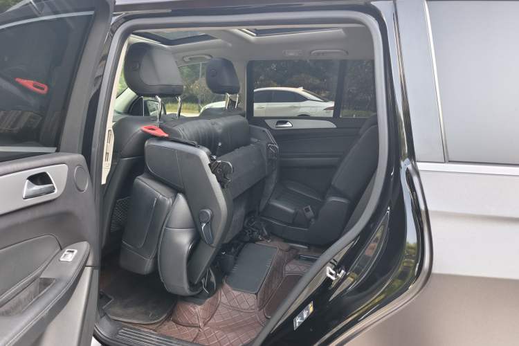 Used Mercedes-Benz GLS 2016 GLS 400 4MATIC Dynamic Model Interior 5