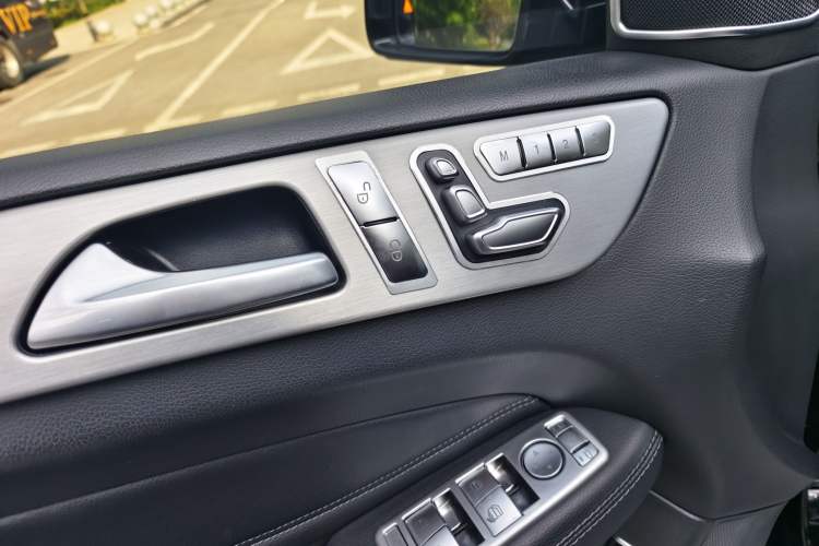 Used Mercedes-Benz GLS 2016 GLS 400 4MATIC Dynamic Model Interior 9