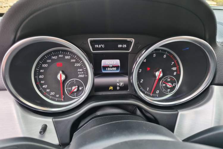 Used Mercedes-Benz GLS 2016 GLS 400 4MATIC Dynamic Model Odometer Close Up