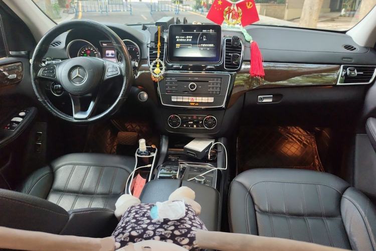 Used Mercedes-Benz GLS  Center Console