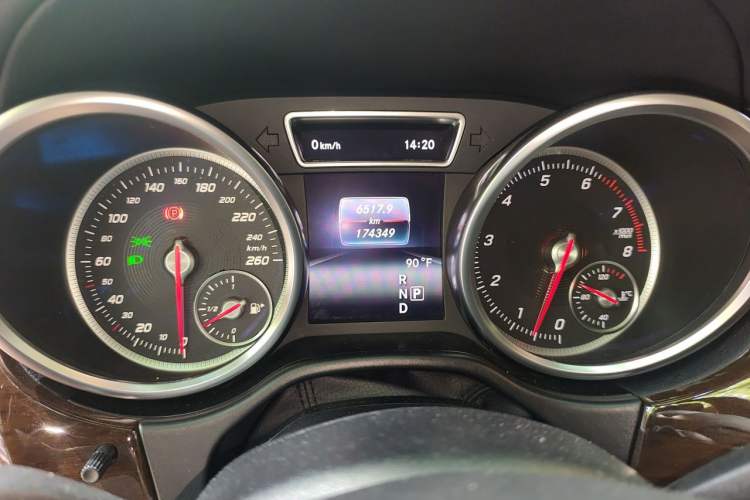 Used Mercedes-Benz GLS  Odometer Close Up