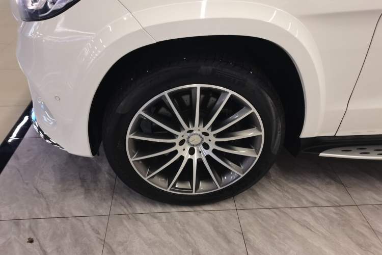 Used Mercedes-Benz GLS 2016 GLS 500 4MATIC Left Front Wheel Hub