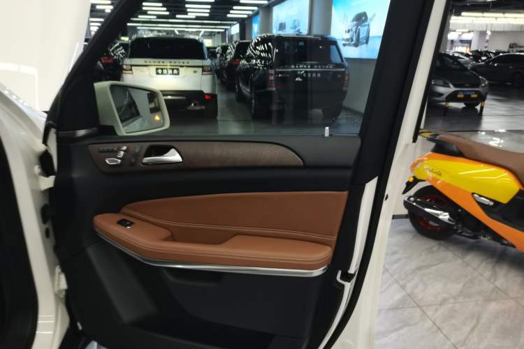 Used Mercedes-Benz GLS 2016 GLS 500 4MATIC Right Front Door Interior