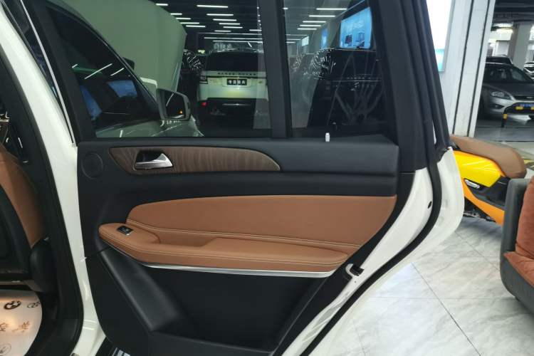 Used Mercedes-Benz GLS 2016 GLS 500 4MATIC Right Rear Door Interior