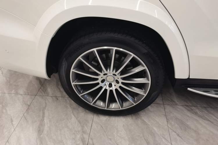 Used Mercedes-Benz GLS 2016 GLS 500 4MATIC Right Rear Wheel Hub