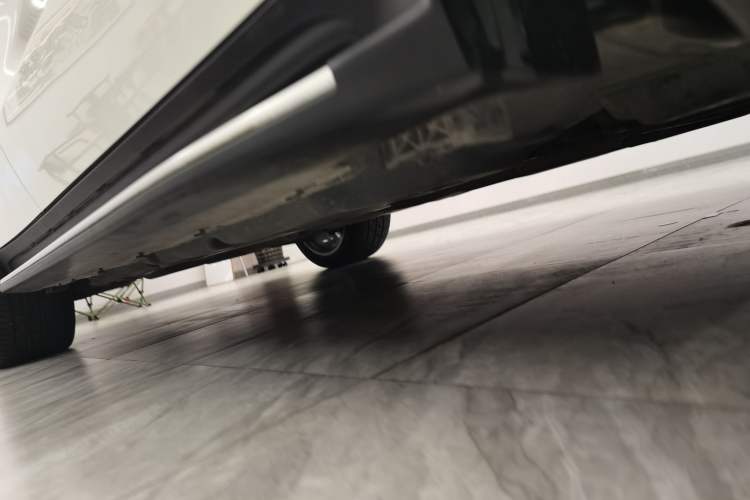 Used Mercedes-Benz GLS 2016 GLS 500 4MATIC Right Side Sill