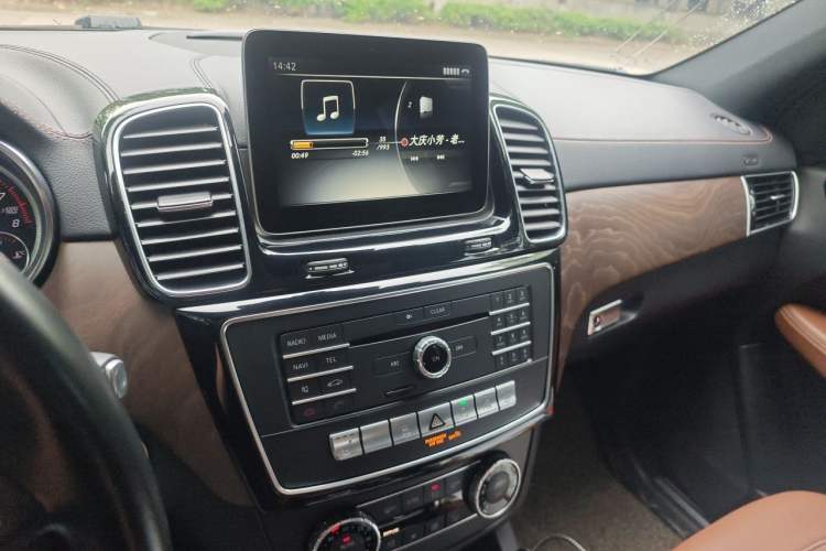 Used Mercedes-Benz GLS 2017 GLS 400 4MATIC Luxury Model Audio And AC Panel