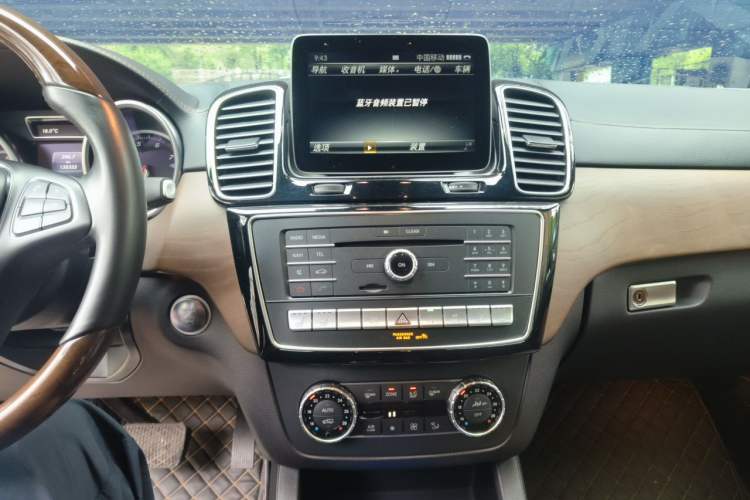 Used Mercedes-Benz GLS 2017 GLS 500 4MATIC Audio And AC Panel