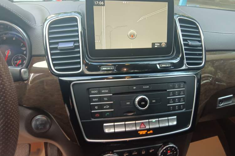 Used Mercedes-Benz GLS 2017 GLS 400 4MATIC Dynamic Model Audio And AC Panel