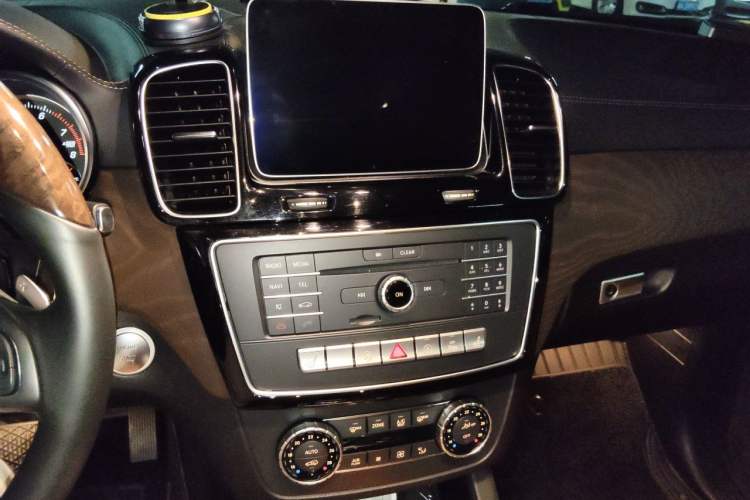 Used Mercedes-Benz GLS 2017 GLS 400 4MATIC Luxury Model Audio And AC Panel