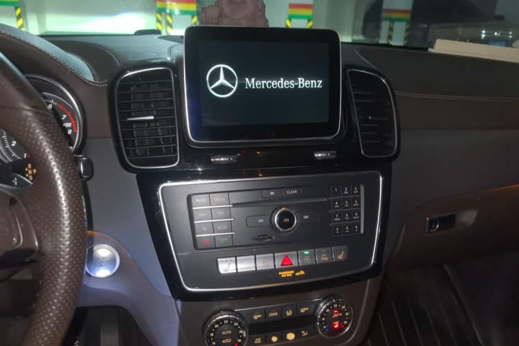 Used Mercedes-Benz GLS 2017 GLS 400 4MATIC Dynamic Model Audio And AC Panel