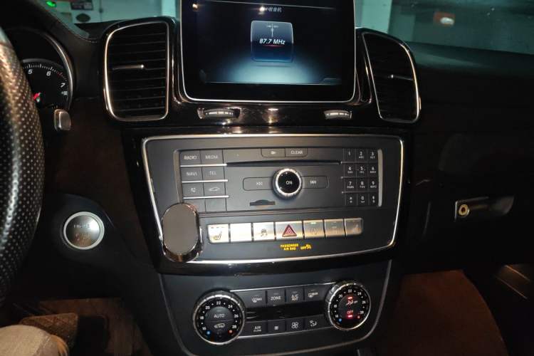 Used Mercedes-Benz GLS 2017 GLS 400 4MATIC Dynamic Model Audio And AC Panel