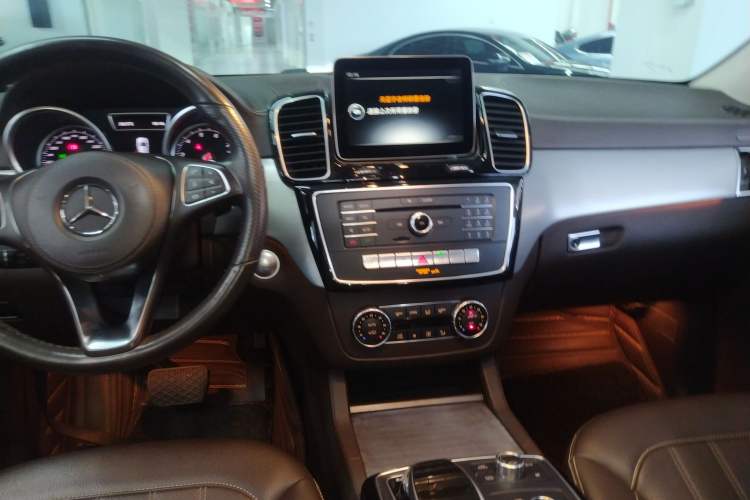 Used Mercedes-Benz GLS 2017 GLS 400 4MATIC Dynamic Model Audio And AC Panel
