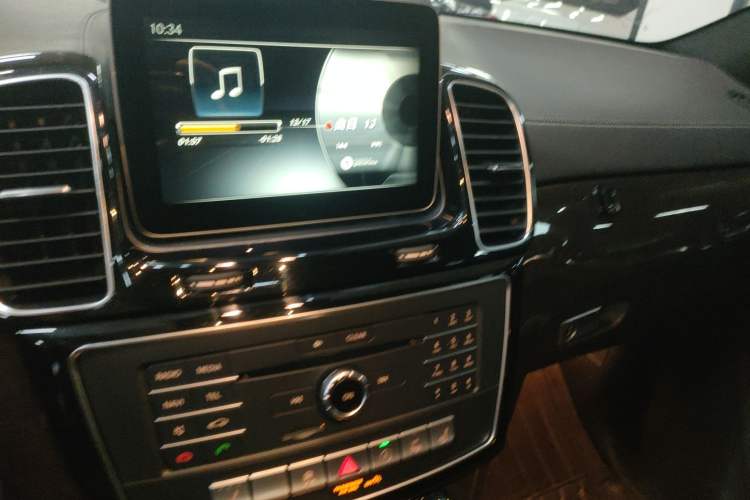 Used Mercedes-Benz GLS 2017 GLS 400 4MATIC Dynamic Model Audio And AC Panel