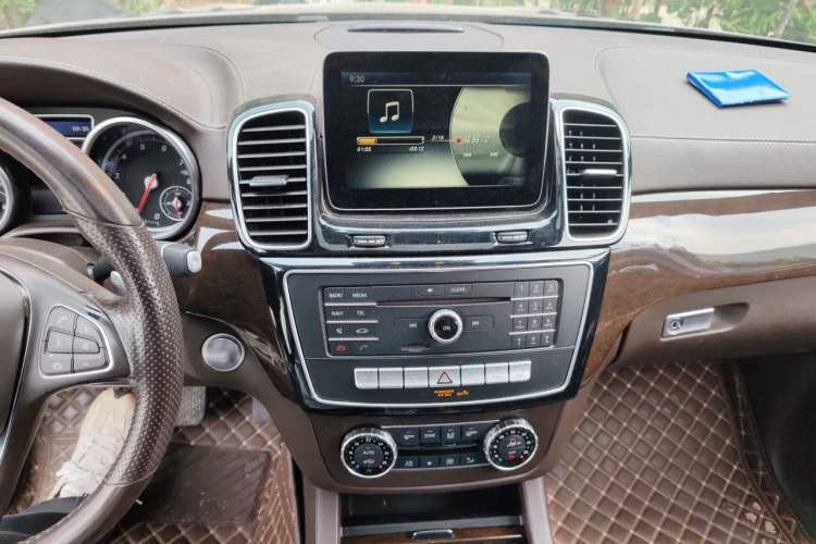 Used Mercedes-Benz GLS 2017 GLS 400 4MATIC Dynamic Model Audio And AC Panel