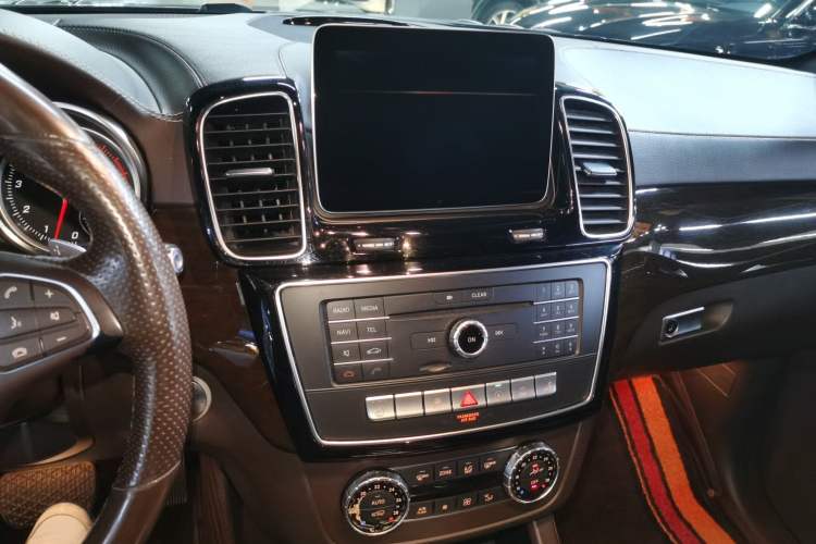 Used Mercedes-Benz GLS 2017 GLS 400 4MATIC Dynamic Model Audio And AC Panel