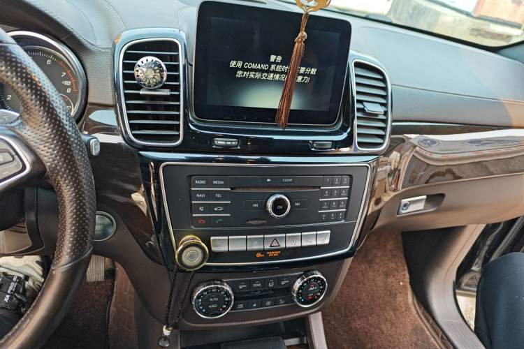 Used Mercedes-Benz GLS 2017 GLS 400 4MATIC Fashion Edition Audio And AC Panel