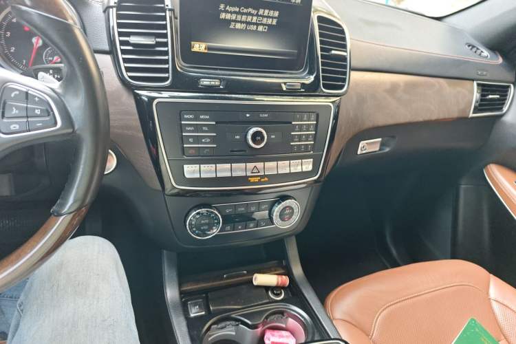 Used Mercedes-Benz GLS 2017 GLS 500 4MATIC Audio And AC Panel