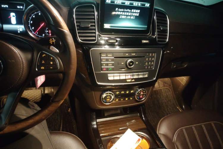Used Mercedes-Benz GLS 2017 GLS 400 4MATIC Fashion Edition Audio And AC Panel
