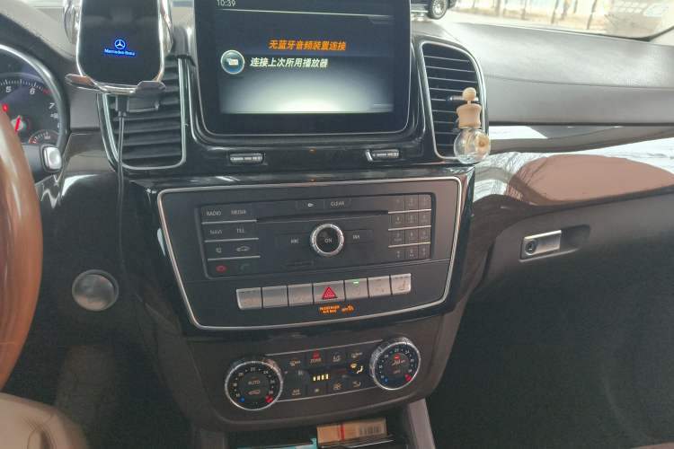 Used Mercedes-Benz GLS 2017 GLS 400 4MATIC Dynamic Model Audio And AC Panel