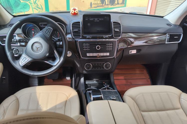 Used Mercedes-Benz GLS  Center Console