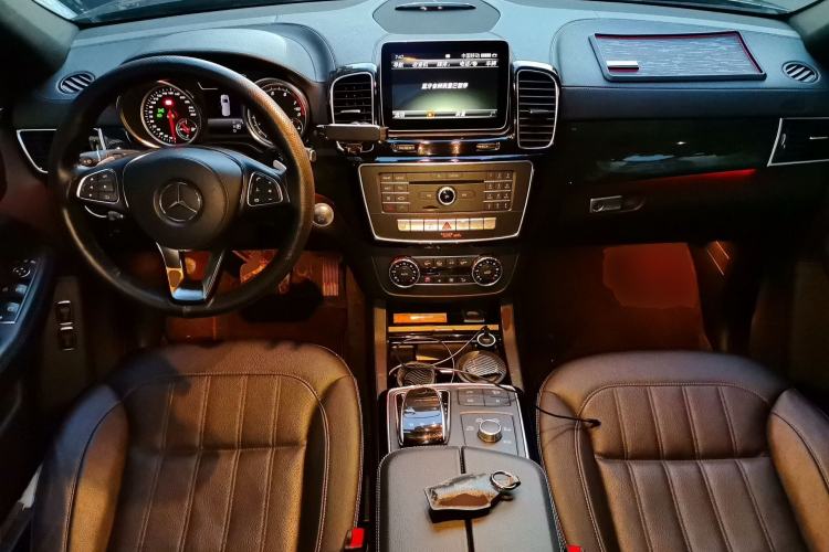 Used Mercedes-Benz GLS  Center Console
